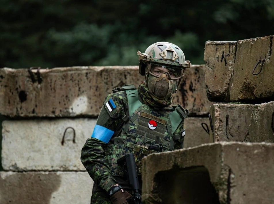 Airsoft forest combat